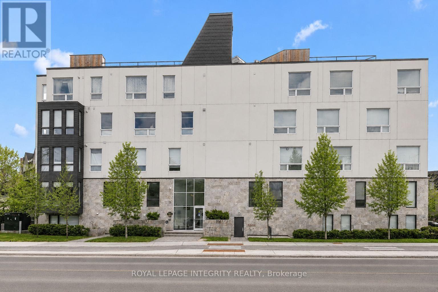 204- 150 Greenfield Avenue