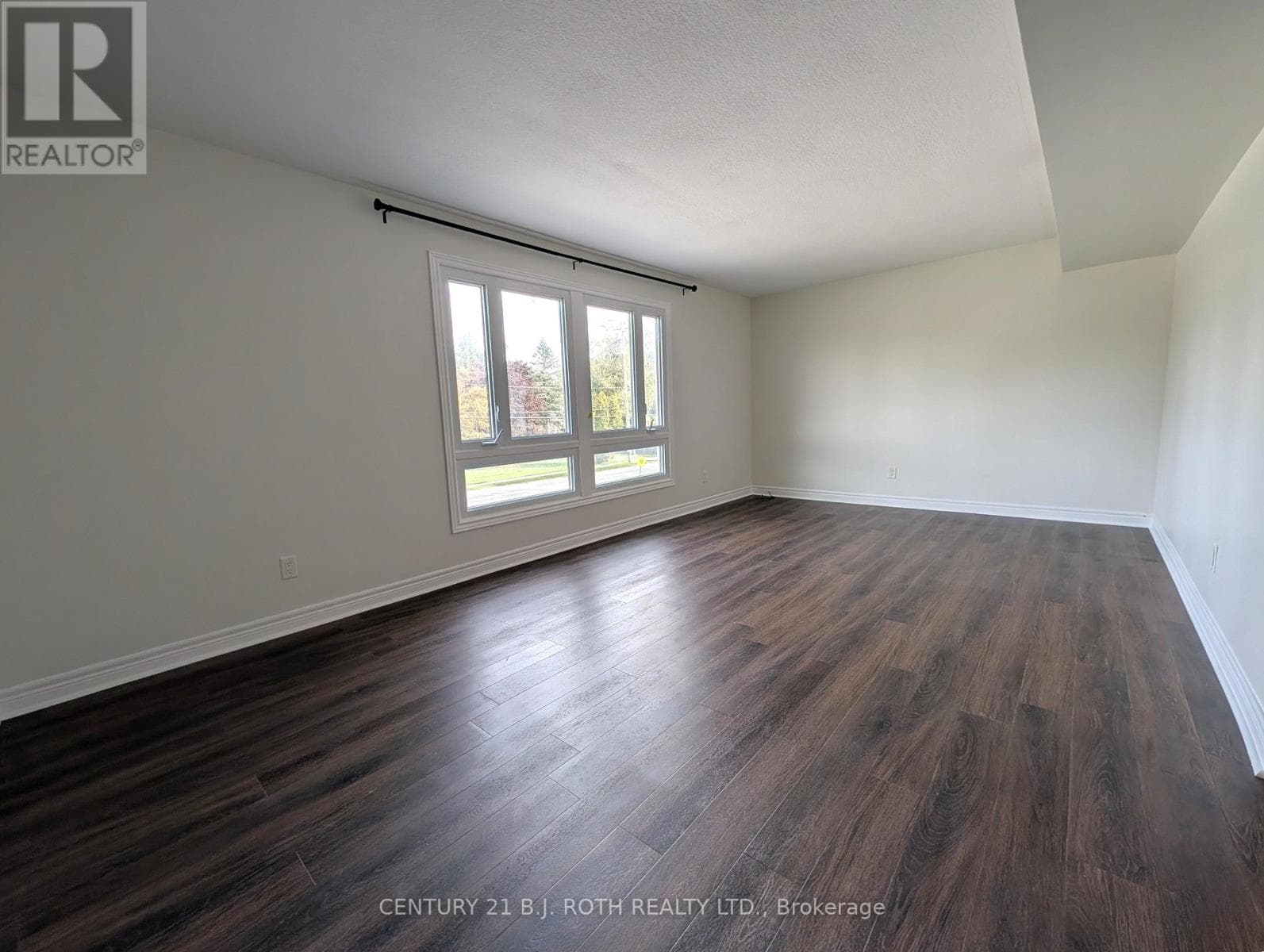 Single Family at 2- 2394 25 SIDE Road, Innisfil (Alcona), Ontario - Photo 6 - RE/MAX Garden City Realty