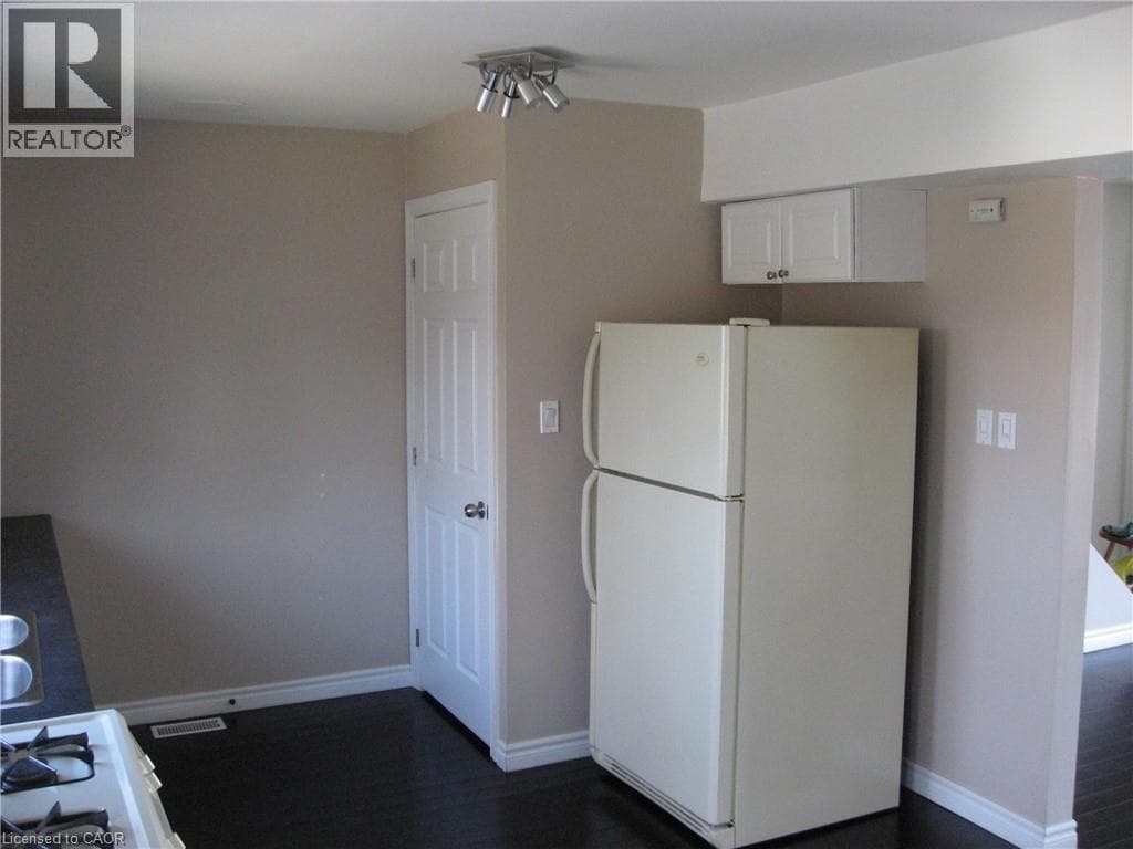 Single Family at 124 AVALON Place, Kitchener, Ontario - Photo 7 - RE/MAX Garden City Realty