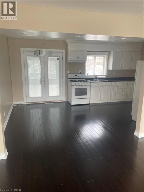 Single Family at 124 AVALON Place, Kitchener, Ontario - Photo 4 - RE/MAX Garden City Realty