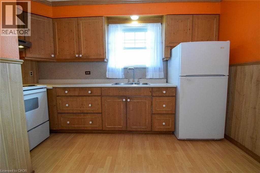 Single Family at 272 CARLTON Street, St. Catharines, Ontario - Photo 8 - RE/MAX Garden City Realty