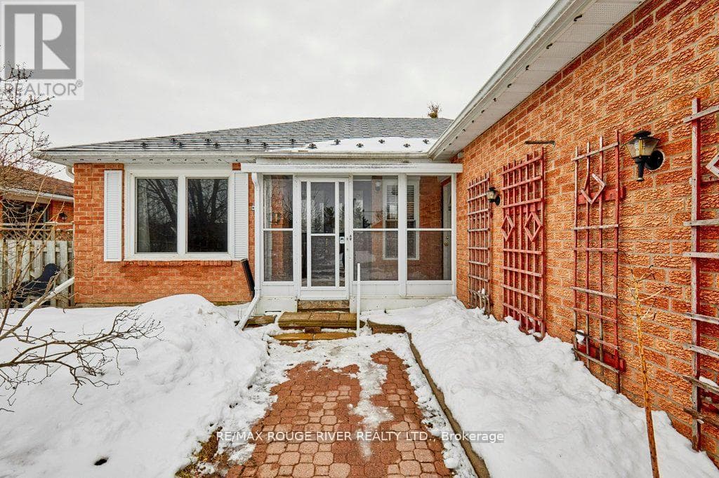 Single Family at 34 Cedar Court, Kawartha Lakes (Lindsay), Ontario - Photo 3 - RE/MAX Garden City Realty
