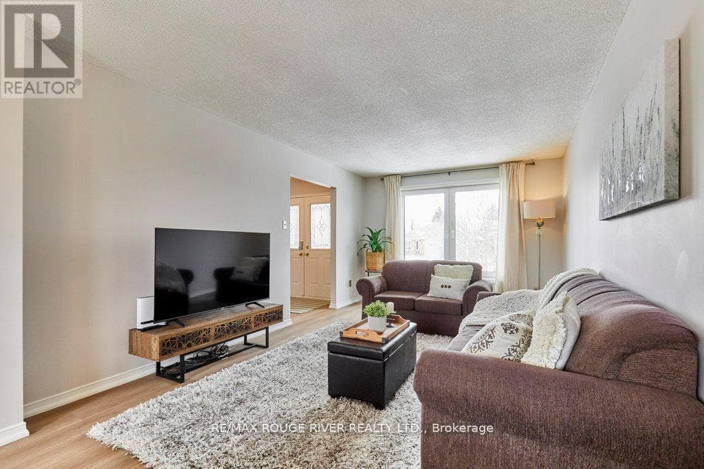 Single Family at 34 Cedar Court, Kawartha Lakes (Lindsay), Ontario - Photo 6 - RE/MAX Garden City Realty
