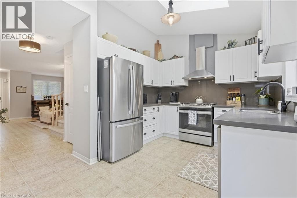 Single Family at 14 KENYON Crescent, Grimsby, Ontario - Photo 10 - RE/MAX Garden City Realty