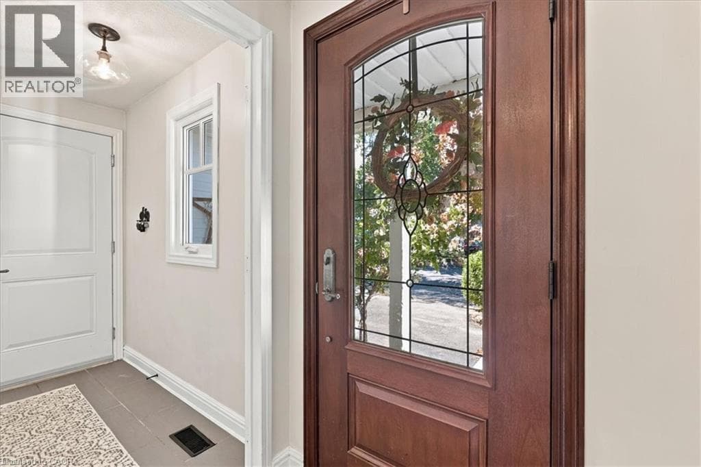 Single Family at 258 NEWPORT Place, Waterloo, Ontario - Photo 7 - RE/MAX Garden City Realty