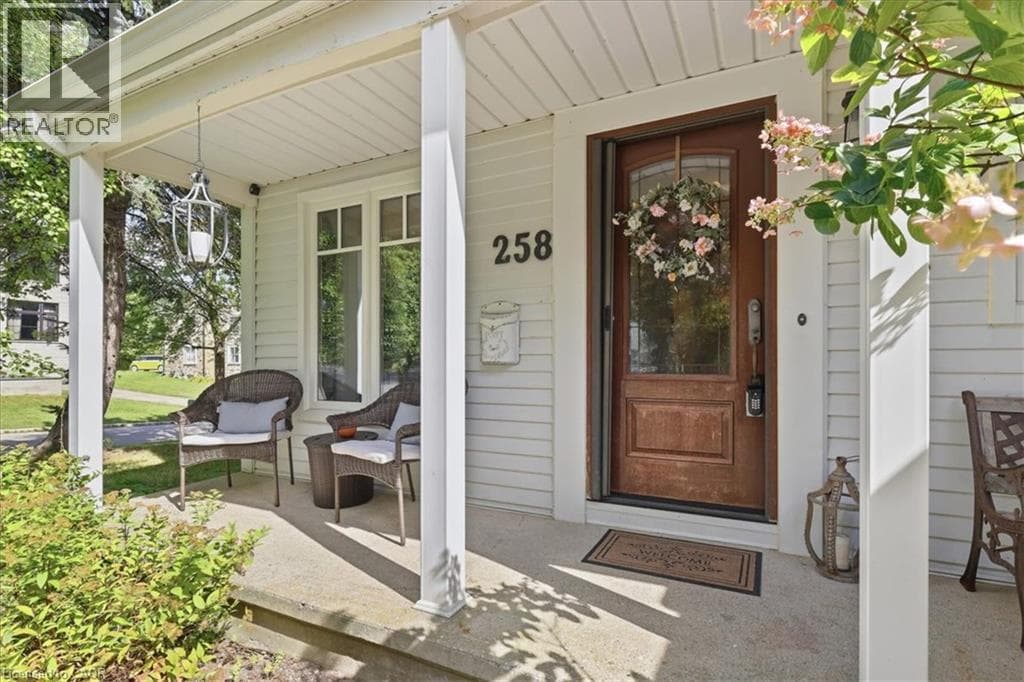 Single Family at 258 NEWPORT Place, Waterloo, Ontario - Photo 6 - RE/MAX Garden City Realty