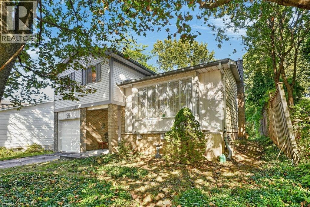 Single Family at 34 GLEN PARK Crescent, Kitchener, Ontario - Photo 3 - RE/MAX Garden City Realty
