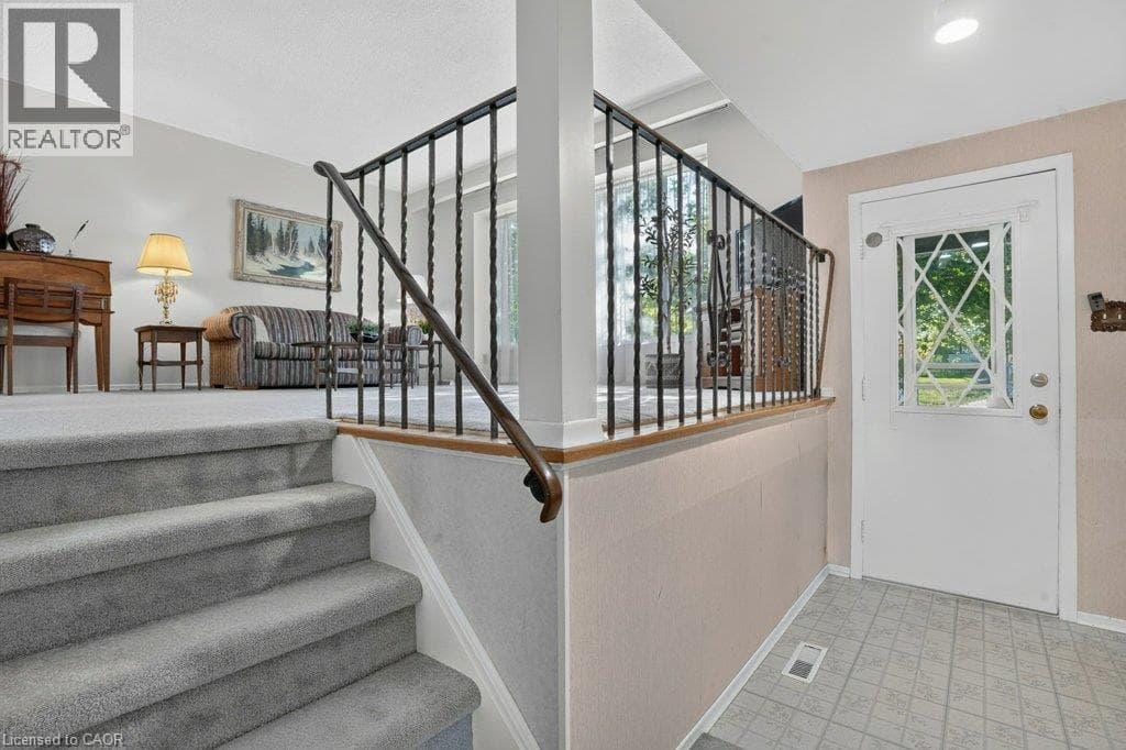 Single Family at 34 GLEN PARK Crescent, Kitchener, Ontario - Photo 5 - RE/MAX Garden City Realty