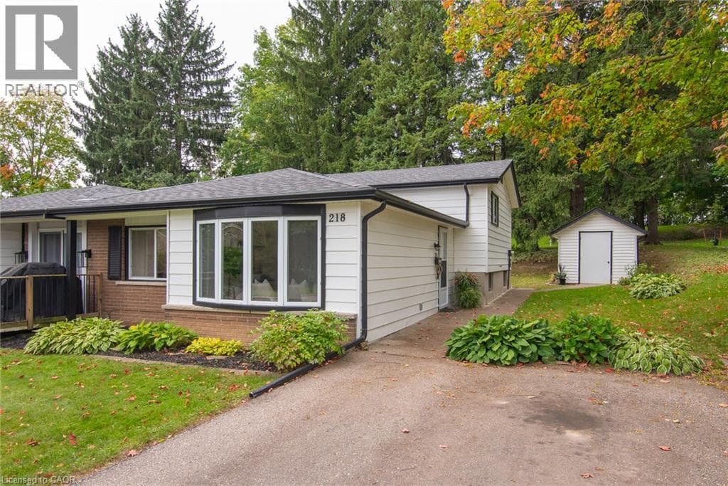 Single Family at 218 PINEDALE Drive, Kitchener, Ontario - Photo 4 - RE/MAX Garden City Realty