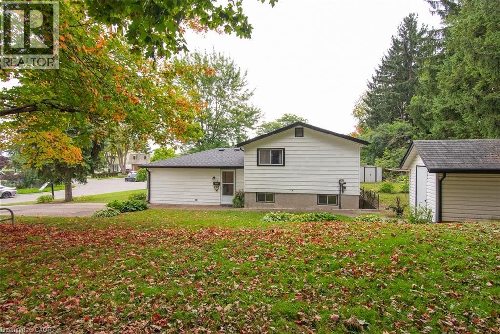 Single Family at 218 PINEDALE Drive, Kitchener, Ontario - Photo 10 - RE/MAX Garden City Realty
