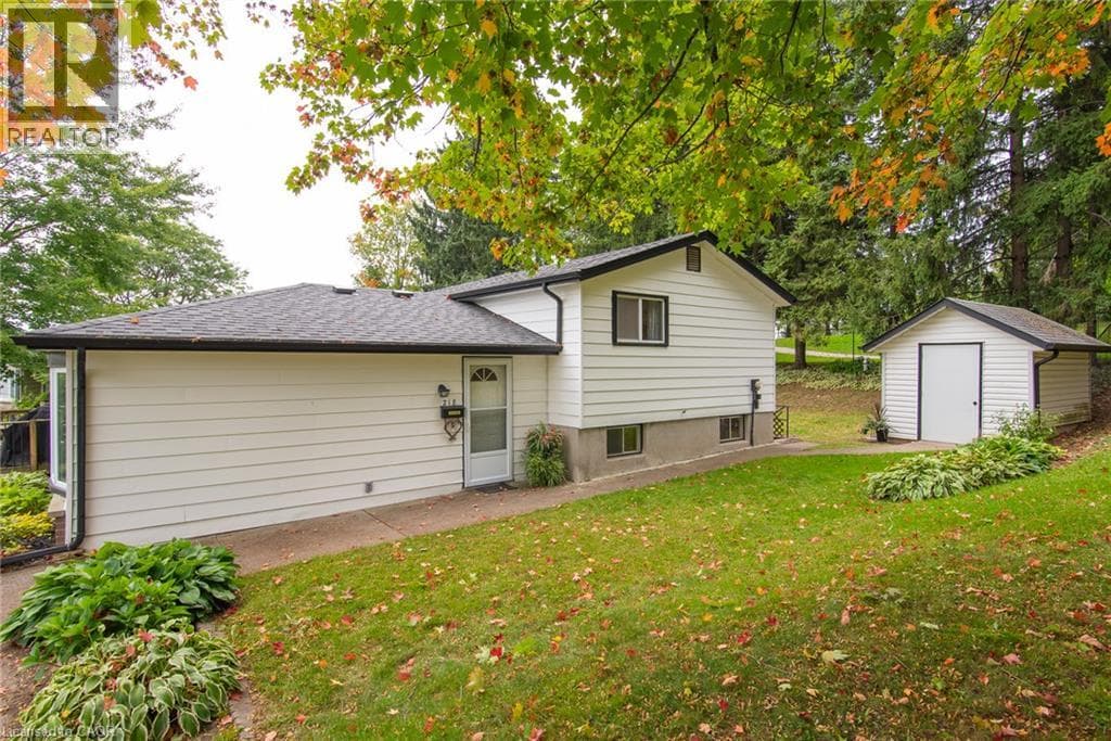 Single Family at 218 PINEDALE Drive, Kitchener, Ontario - Photo 5 - RE/MAX Garden City Realty