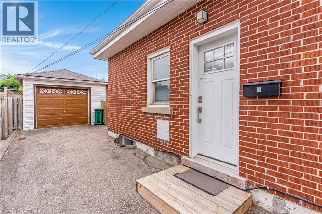 Single Family at 805 ROCKWAY Drive, Kitchener, Ontario - Photo 8 - RE/MAX Garden City Realty