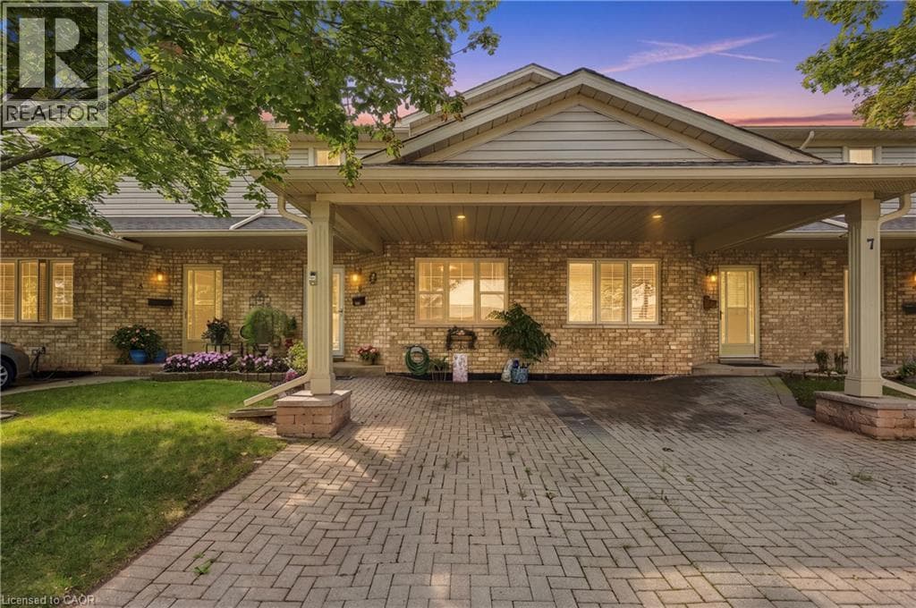 5- 9 WENTWORTH Drive