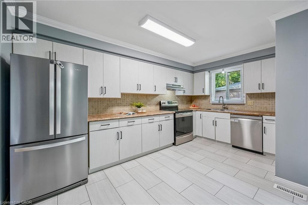 Single Family at 78 OLD HURON Court, Kitchener, Ontario - Photo 6 - RE/MAX Garden City Realty