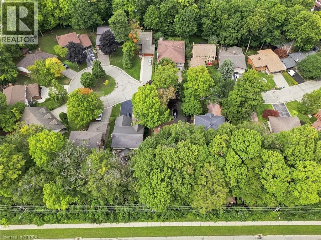 Single Family at 24 PRIMROSE Path, Kitchener, Ontario - Photo 3 - RE/MAX Garden City Realty