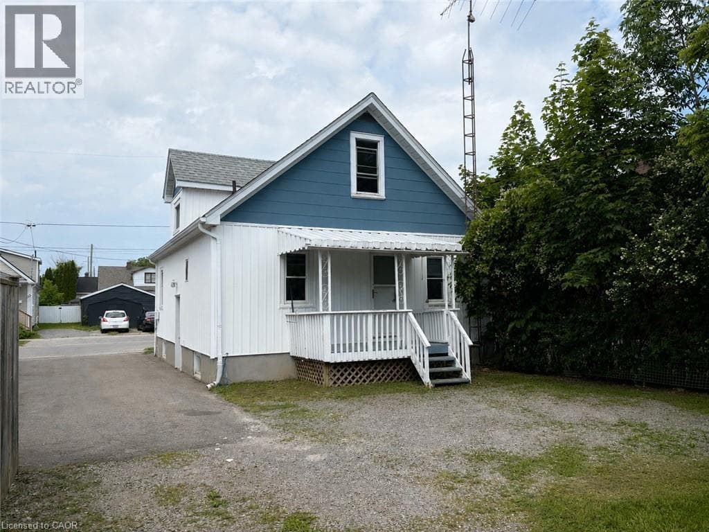 Single Family at 36 BRIGHTON Avenue, St. Catharines, Ontario - Photo 3 - RE/MAX Garden City Realty