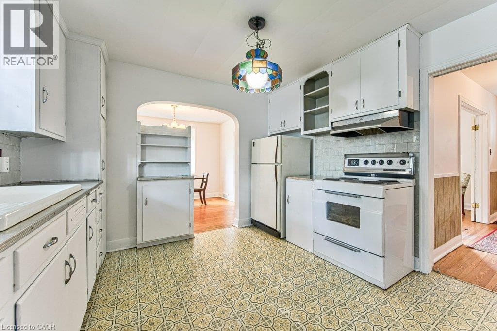 Single Family at 321 HIGHLAND Park, Cambridge, Ontario - Photo 9 - RE/MAX Garden City Realty