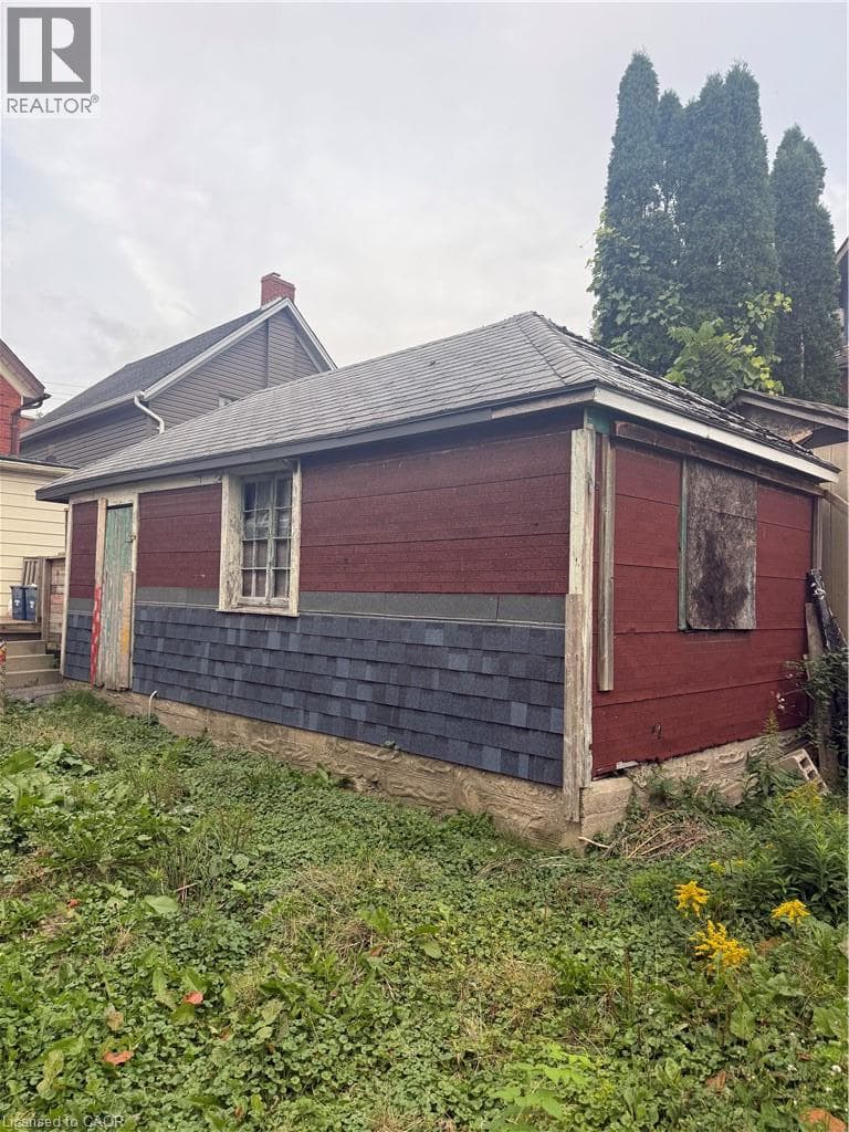 Single Family at 429 PARK Street, Kitchener, Ontario - Photo 4 - RE/MAX Garden City Realty