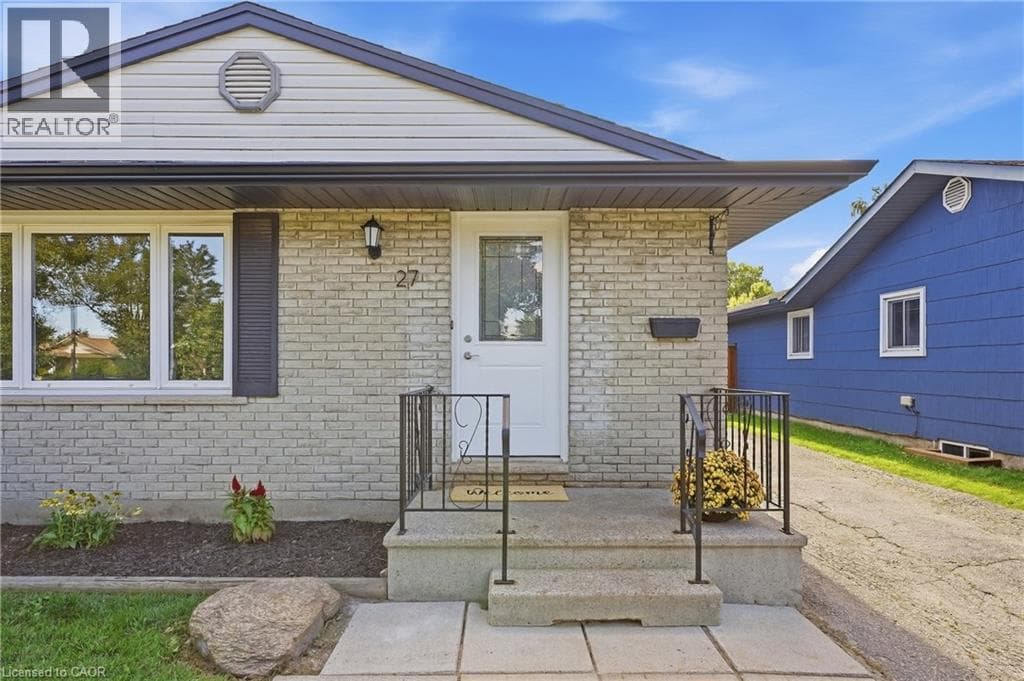 Single Family at 27 APPALACHIAN Crescent, Kitchener, Ontario - Photo 3 - RE/MAX Garden City Realty