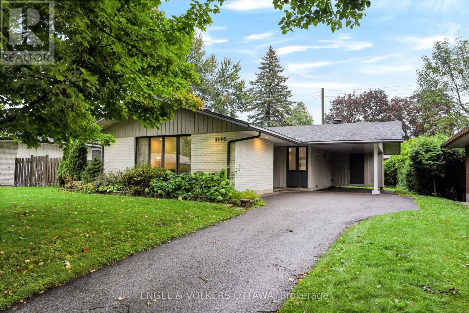 2995 Cowan Crescent
