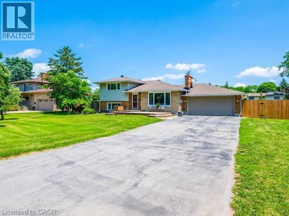 16 WOODMOUNT Drive