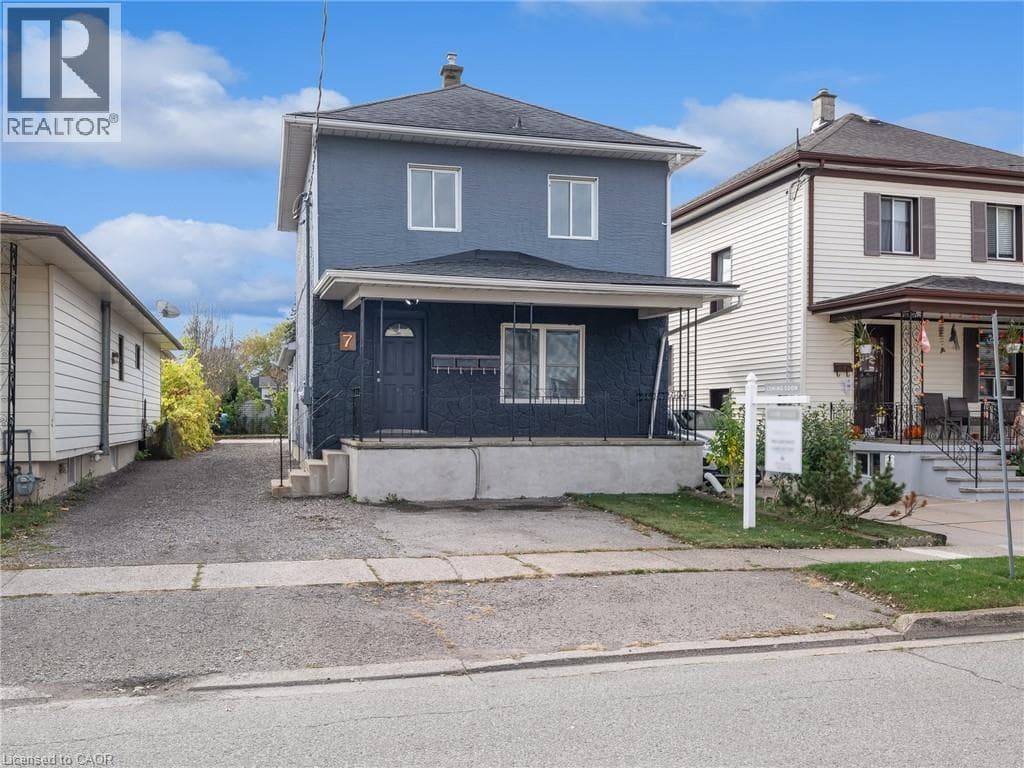 UPPER- 7 MAITLAND Street