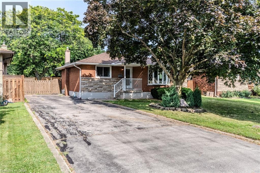 17 WOODSVIEW Avenue