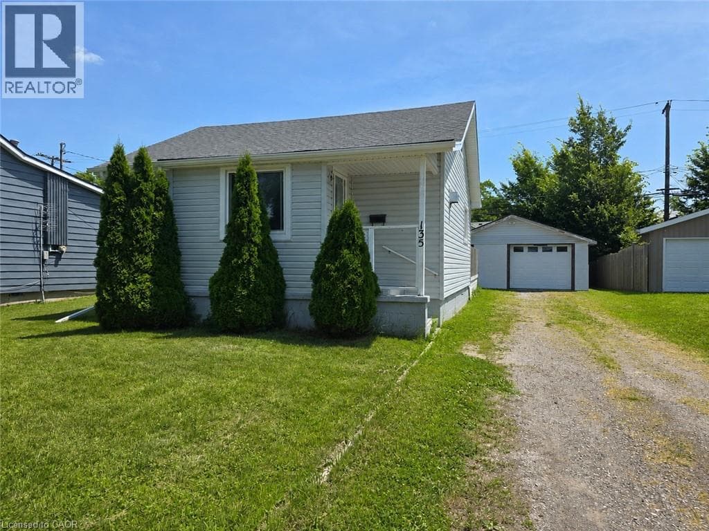 135 MCARTHUR Avenue