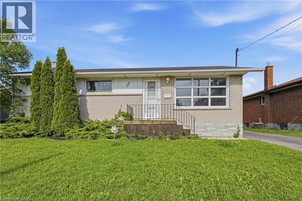 Single Family at 127 WELLINGTON Street, Welland, Ontario - Photo 1 - RE/MAX Garden City Realty