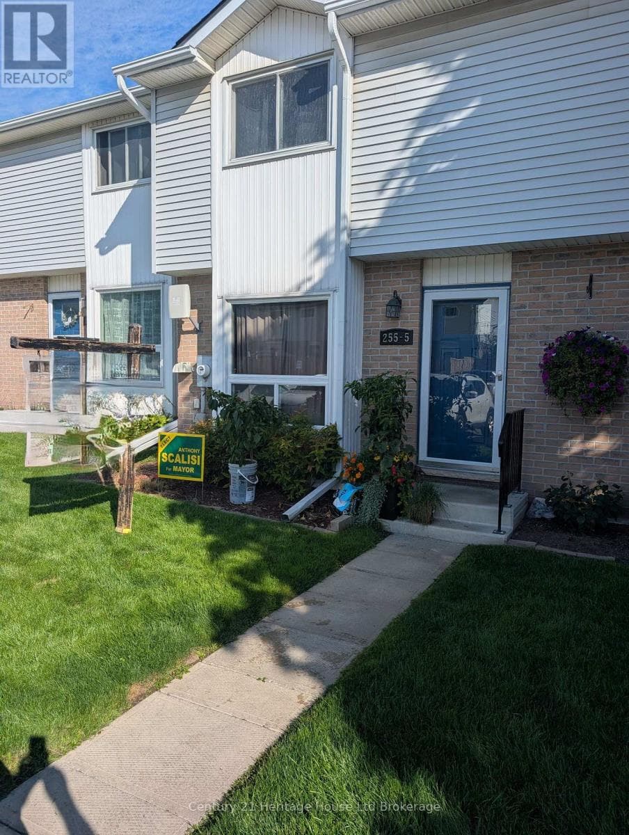 5- 255 Lansdowne Avenue