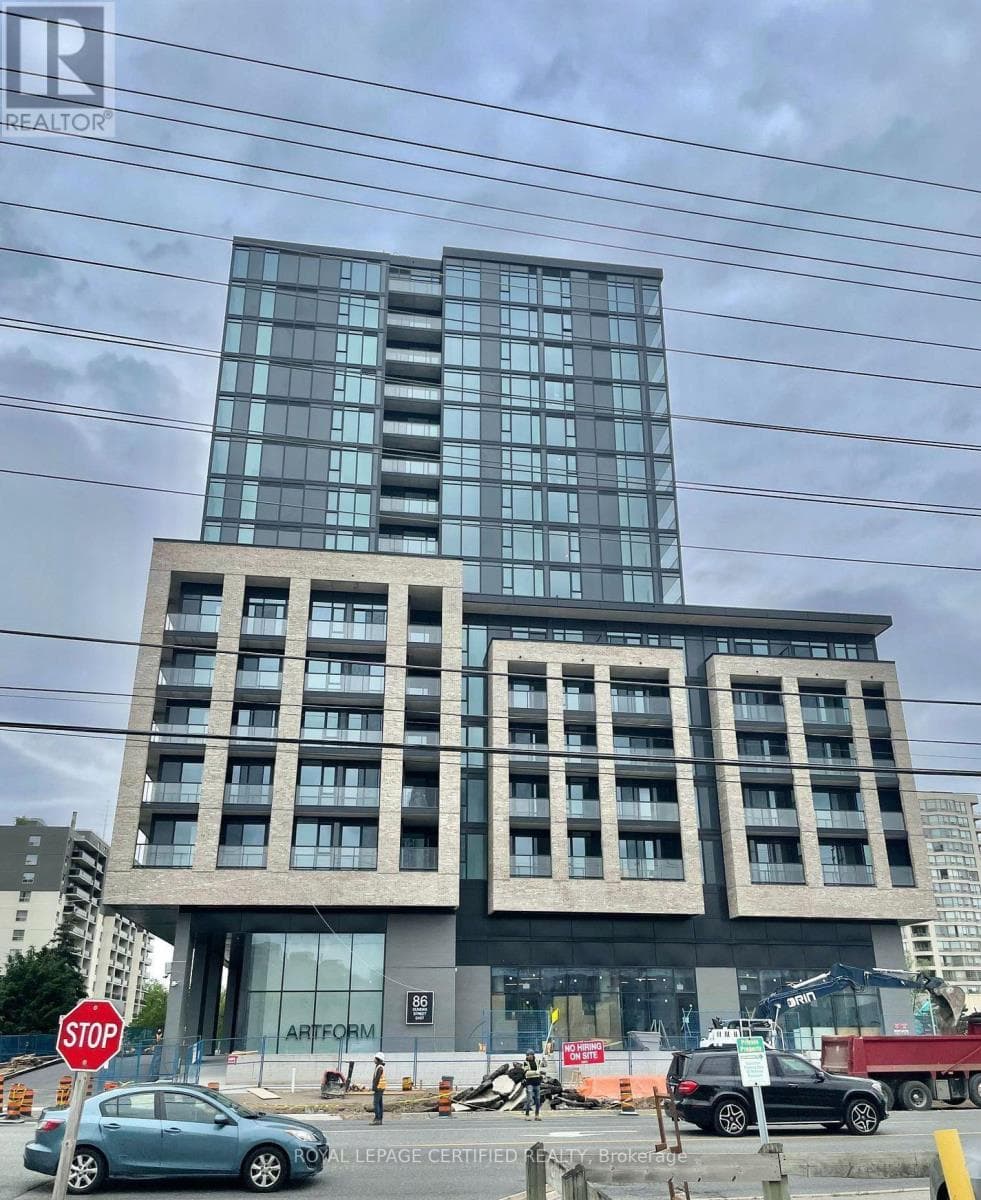 302- 86 Dundas Street