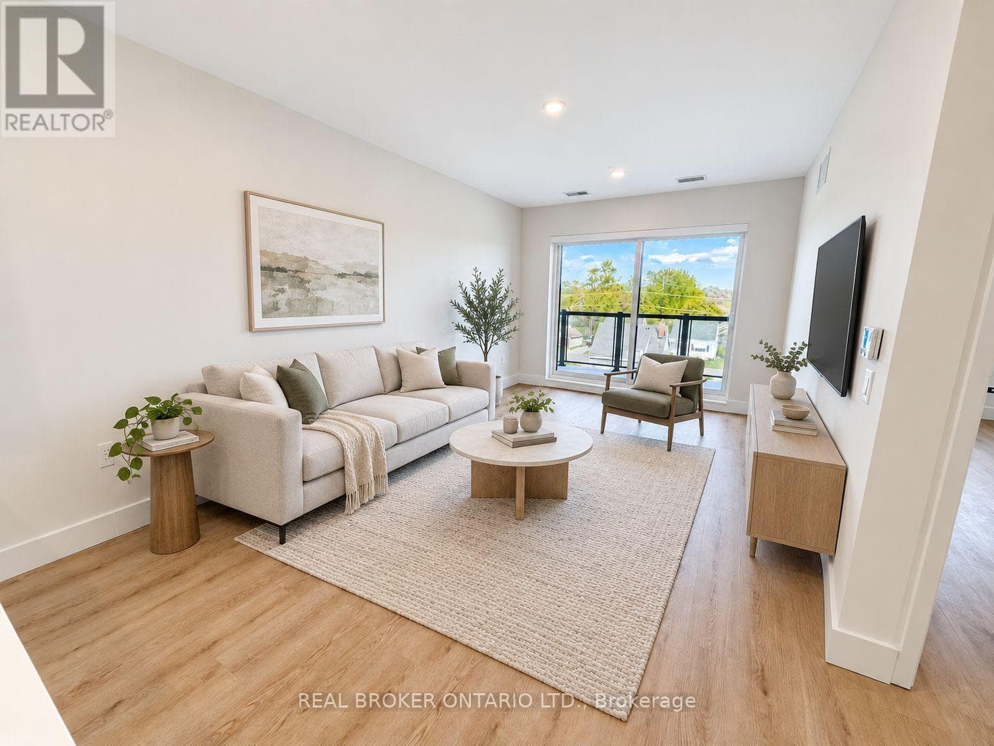 405- 8 Hutt Lane