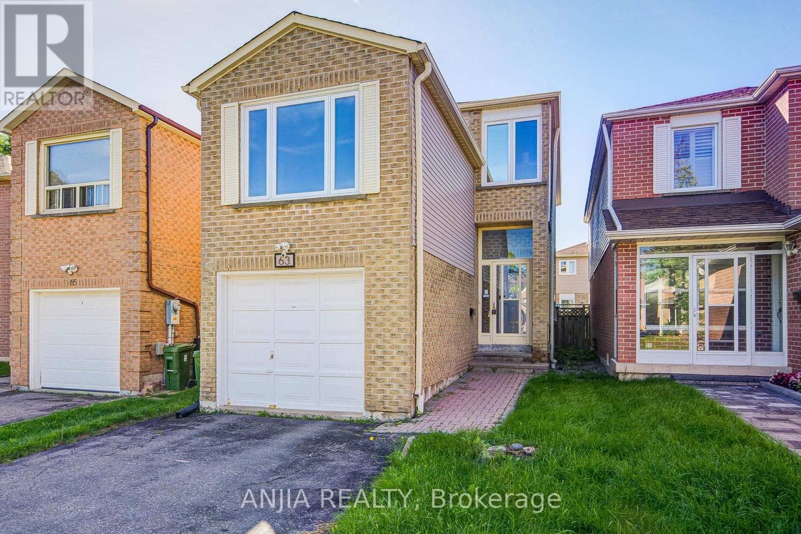 63 Enchanted Hills Crescent