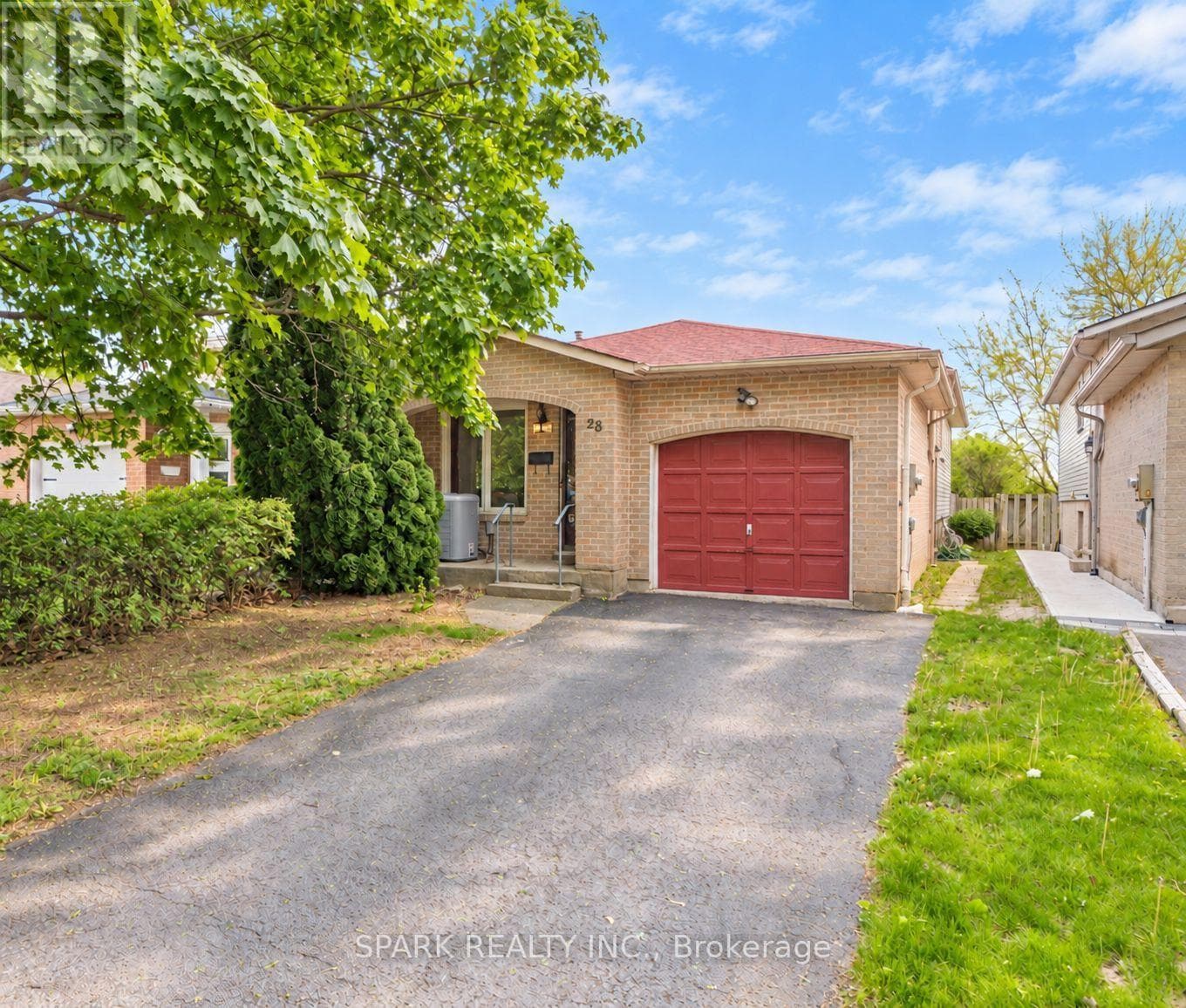28 Lampman Crescent