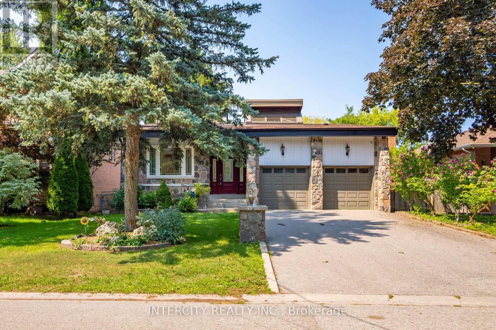 10 East Drive