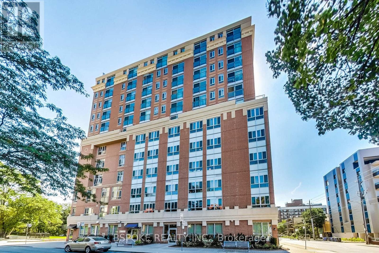1101- 15 Maplewood Avenue