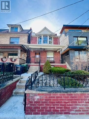 382 Roxton Road