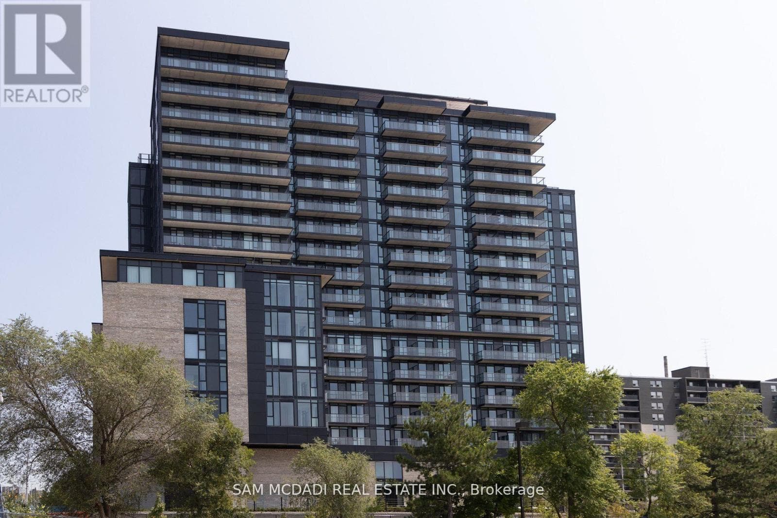 1517- 86 Dundas Street