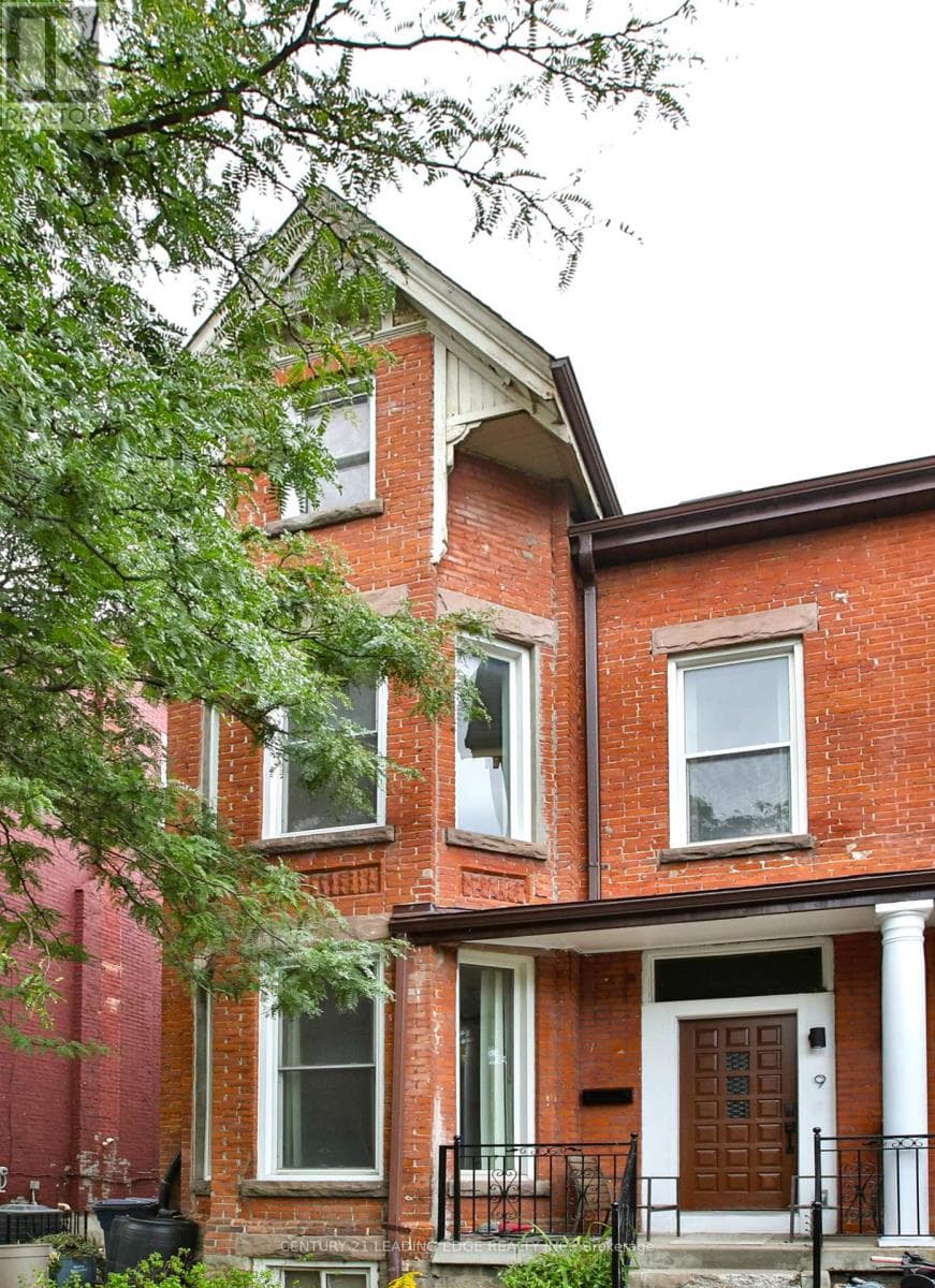 9 Borden Street