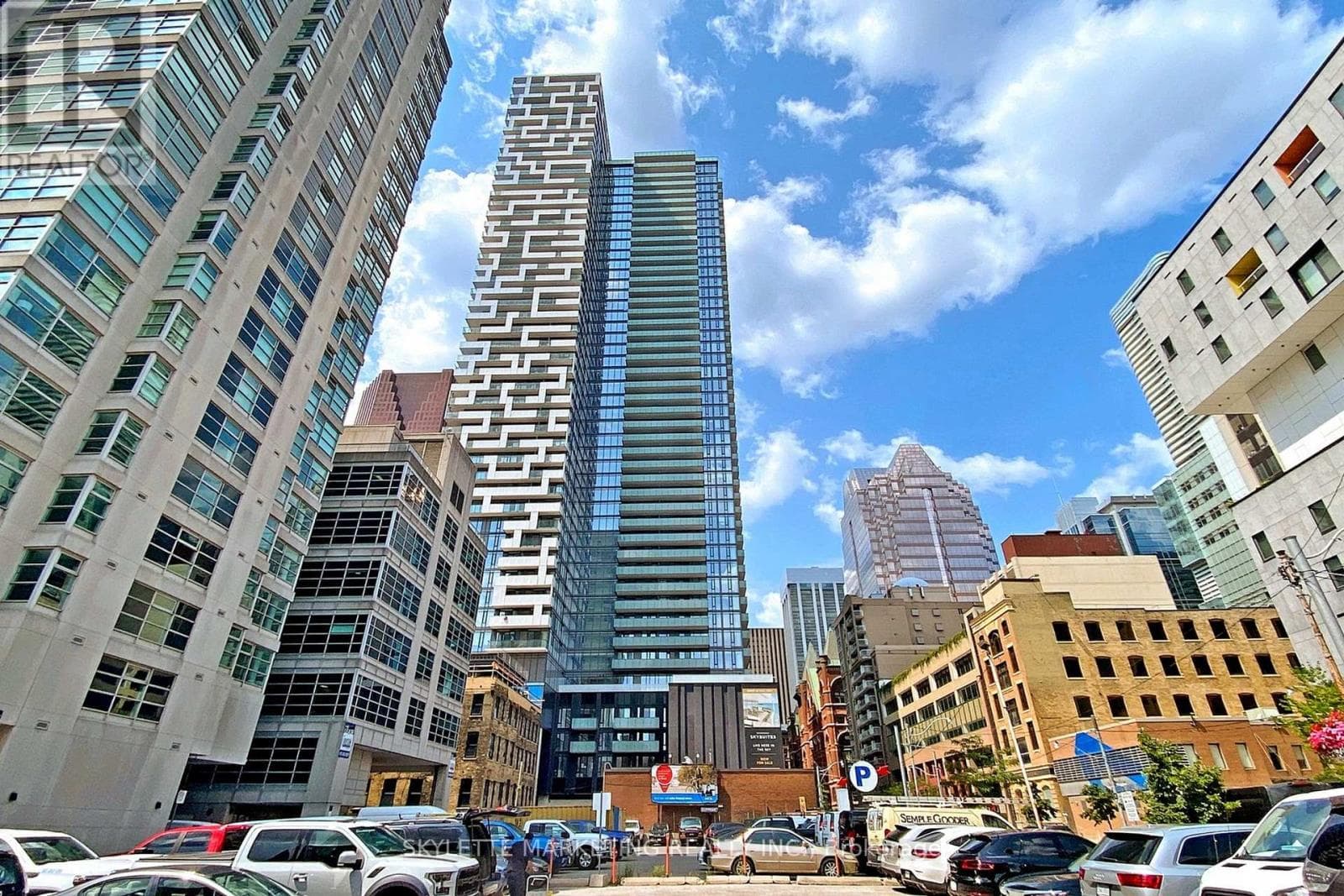 1011- 25 Richmond Street