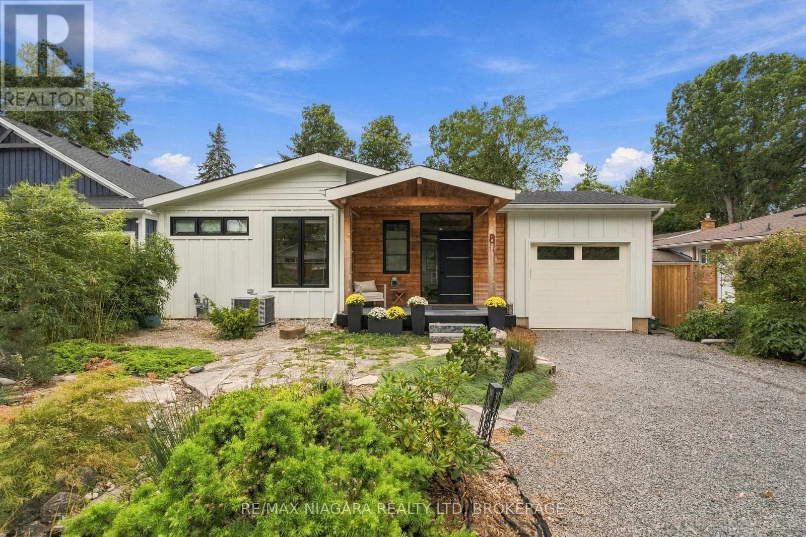 8 DIXIE Avenue
