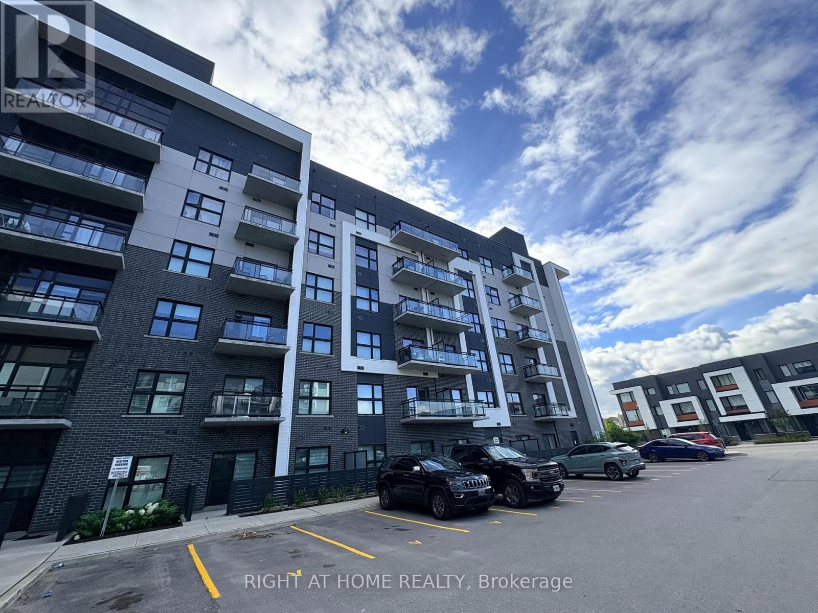 527- 102 GROVEWOOD Common
