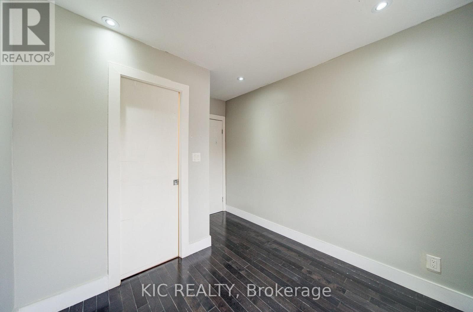 35 Montcalm Avenue