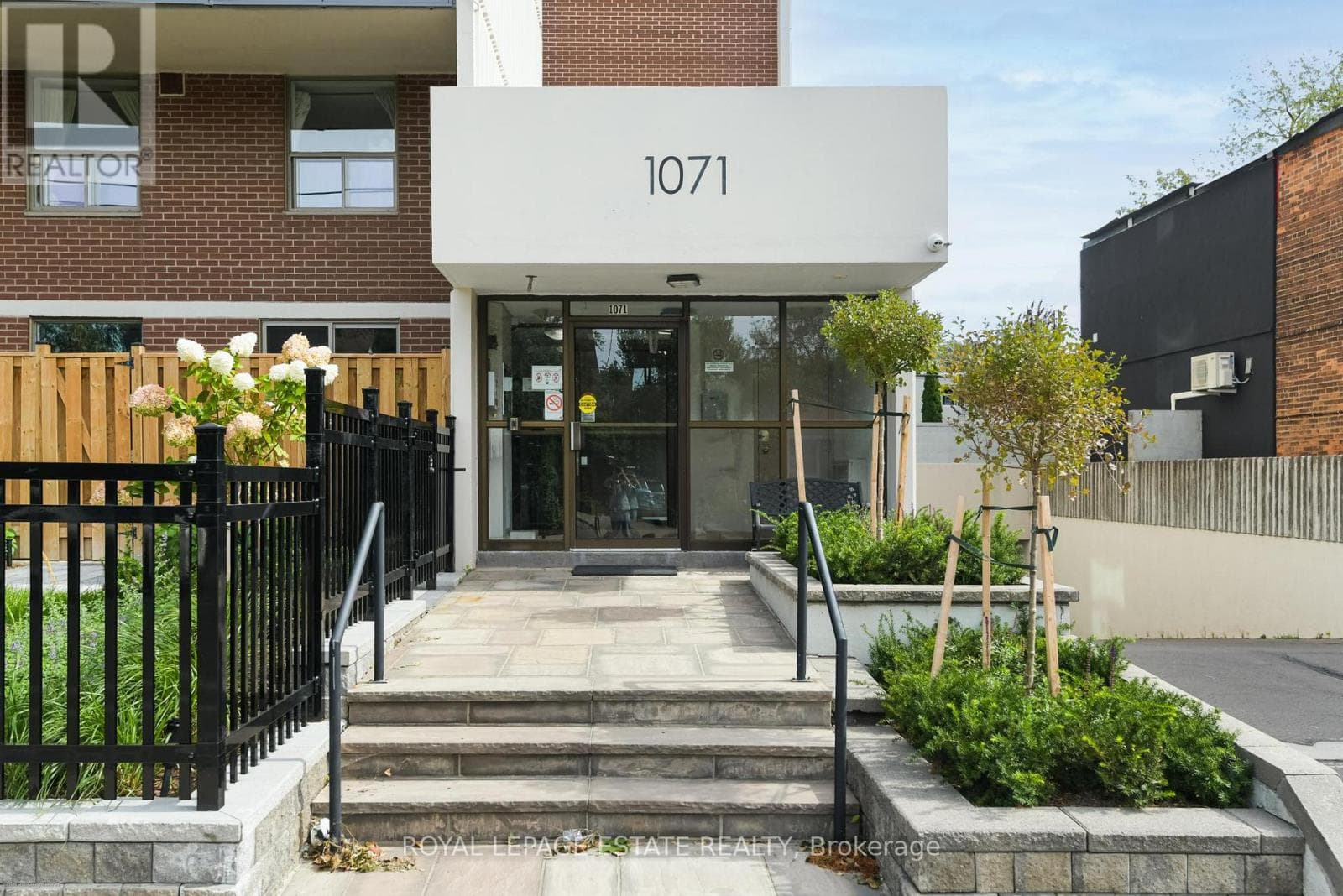 311- 1071 Woodbine Avenue