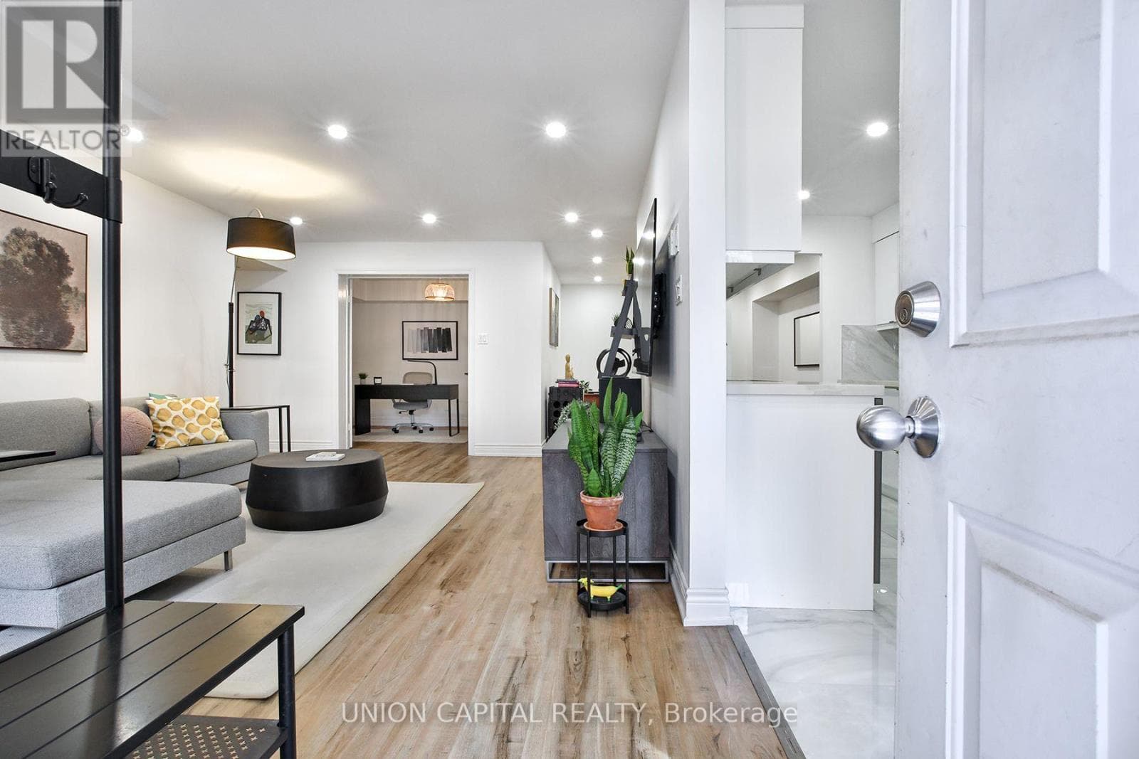 201- 12 Sudbury Street