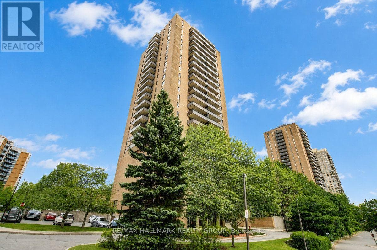 1804- 505 St Laurent Boulevard